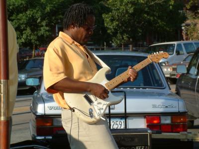 Guitarist (f725-015)