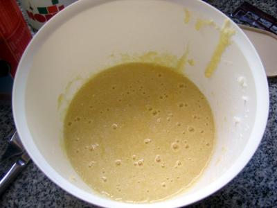 Mientras batir la crema para la tapa