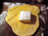 Colocar un pedazo de queso brie