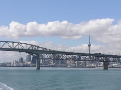 Auckland Bridge 2.jpg