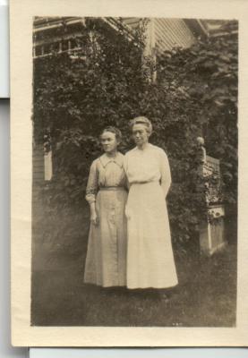 AuntCarrie+Laura.jpg