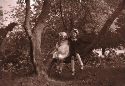 My mother with here nice Maria in the park