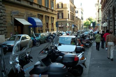 motorcycles everwhere - Rome.jpg