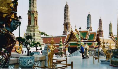 Bangkok Grand Palace grounds3.JPG