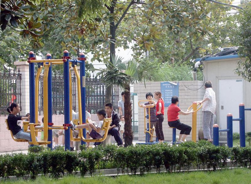 Hangzhou: a small park in the city