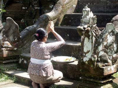 Balinese lady praying at temple steps, Mengening