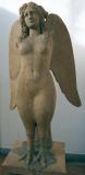 如今，在雅典的考古博物馆中有几尊距今两千六百年的大理石塞壬的雕像，美丽的面孔，鸟身和玲珑的翅膀，这是人类仅有的最古老的塞壬的雕像。