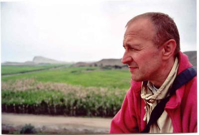 John overlooking  the ruins of Paramonga fortress