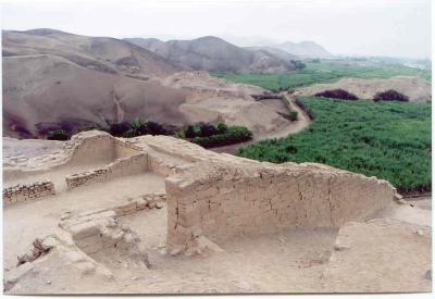 From the top of Paramonga there are commanding views across the desert coast