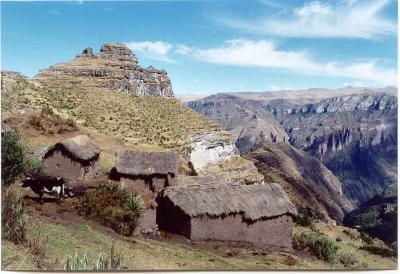 Farmer huts close to Waqra Pucara