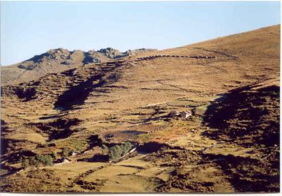 El trencito or El Granero :  Yaro or Inca graneries ?