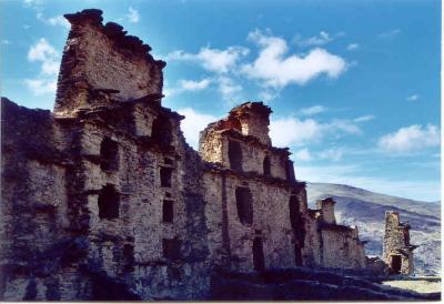 The main buildings of Piruro have 5-6 floors and spiral staircases inside