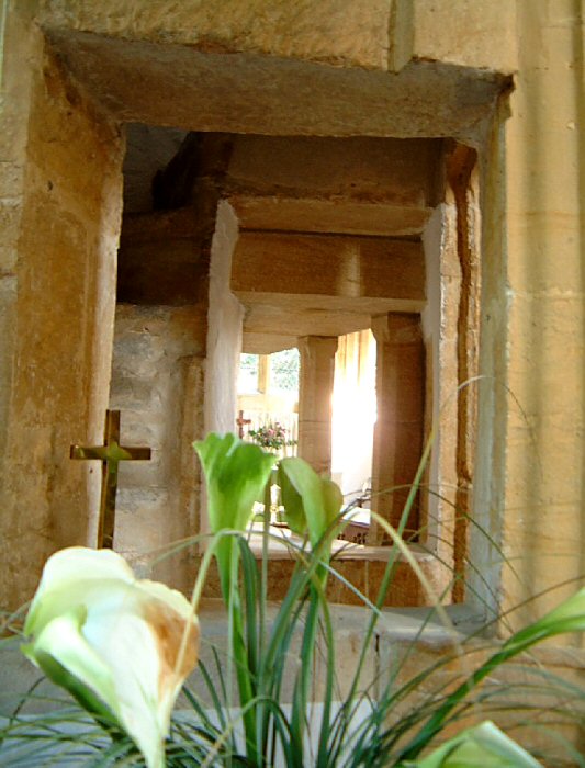 Squint hole, St. Mary, Isle abbots