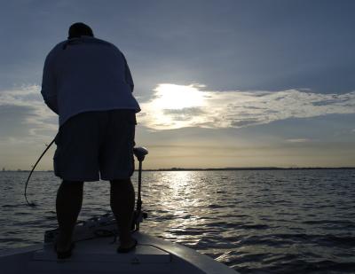 jim fighting tarpon 08-11-04.jpg