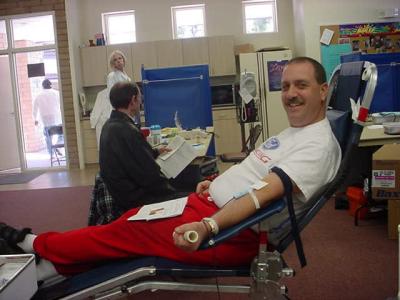 Jeff Knapp donating blood