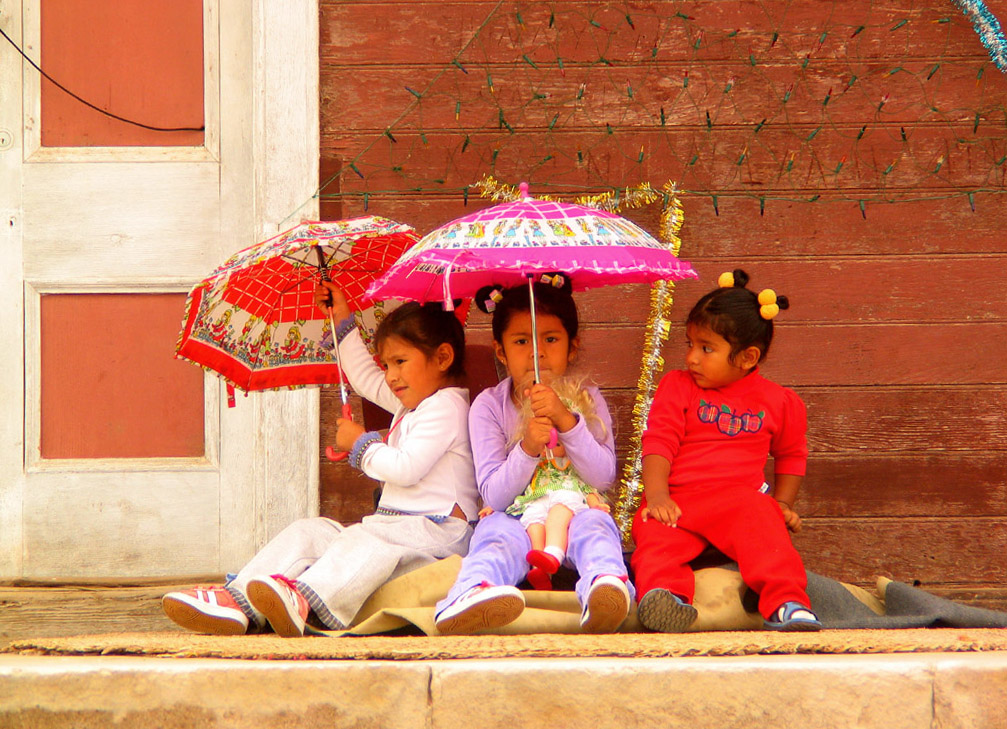 Greeters, Poconchile, Chile, 2004