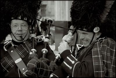 u39/rsilfverberg/medium/25621606.bagpipes.jpg