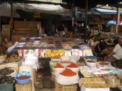 This too: the spice seller is dead asleep