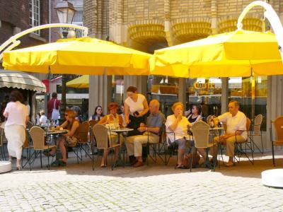 426-Outdoor Dining European Style