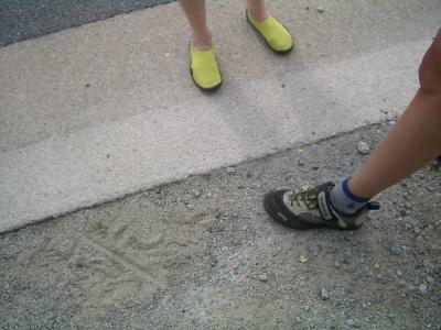 I think the yellow feet belong to Michael July 8-19 2004 116.JPG