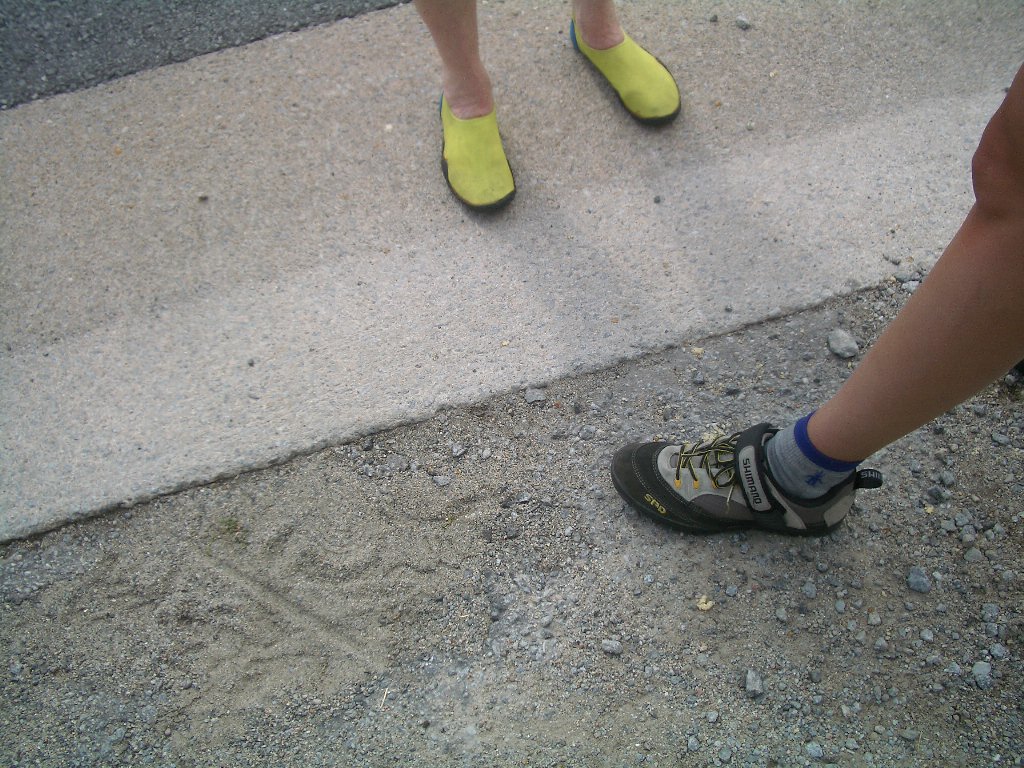 I think the yellow feet belong to Michael July 8-19 2004 116.JPG