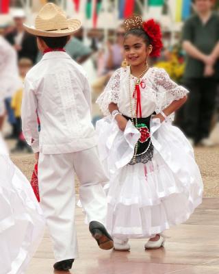 Little Folklorico Dancers