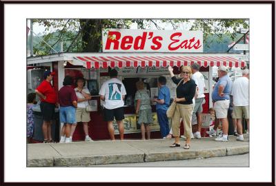 Then we head out to Red's Eats where it's too busy and we don't feel like waiting in the line.