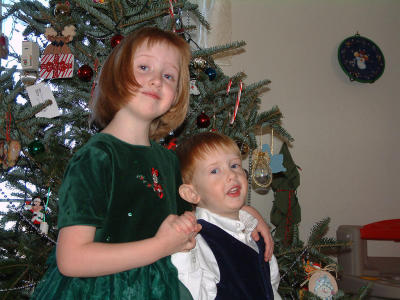 Emily & Thomas: Christmas Pose