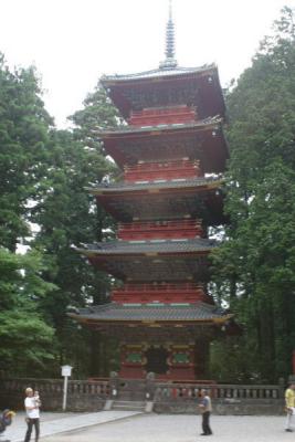This pagoda dates from 1650 but was reconstructed in 1818. It's remarkable for its lack of coundations - the interior contains a long suspended pole that apparently swings like a pendulum in order to maintain dquilibrium during an earthquake.

(these words from Lonely Planet - Tokyo guide. A MUST!