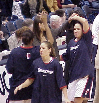 Svet give high Fives