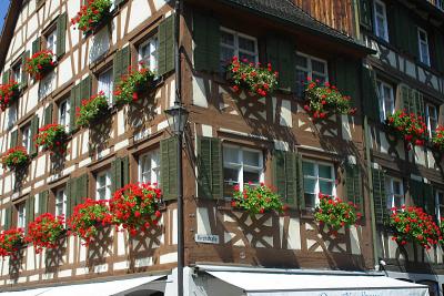 Geranien geschmcktes Haus