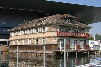 Ruder-Clubhaus vor dem KKL Luzern