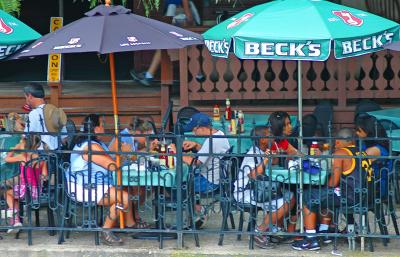 u40/ahearn/medium/32187724.becks.jpg