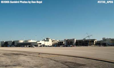 2005 - Concourse B on left, terminal construction in middle, Concourse C on the right - airport construction stock photo #3735