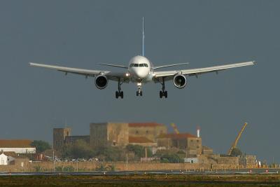 Thomas Cook 757 and Faro old city.