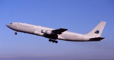 u40/airpaul/medium/32501421.IsraelAirForceB707climbingoff24L272.jpg