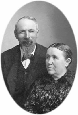 Henry C.W. and Elisabeth (Korbschulte) Eckey.jpg