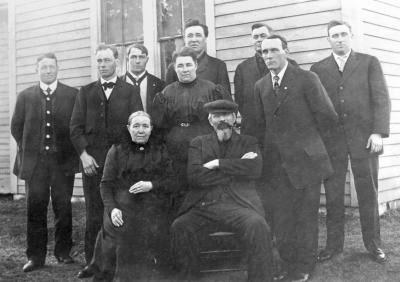 Albert, Henry, Ernest, Emma, Charles, William, Oscar, Walter, Elizabeth, & Henry C. W. Eckey abt. 1909.jpg