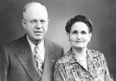 Rudy & Nellie (Kuhlman) Eckey.jpg