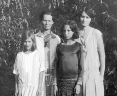 Bernice, Lavada (Boyd), Virginia, Verna (Beller) Kimes 1929.jpg