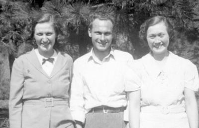 Elva Juanita, Loran Henry, & Velma Mae Kimes (children of Henry V. Kimes).jpg
