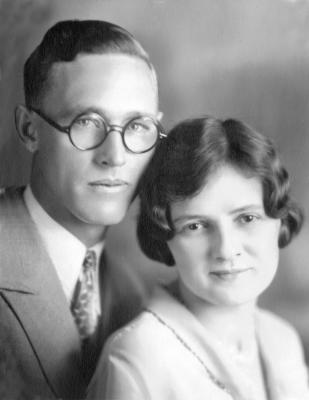Lewis Vincent and Frances (Zenk) Kimes 1929.jpg