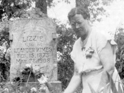 Sylvine Coatney at Mothers Grave.jpg