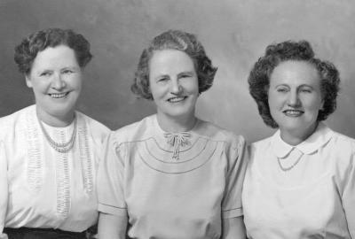 Sylvine, Woodworth and Edith (Kimes) around 1947.jpg