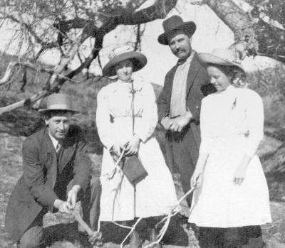 Thomas Leander Kimes, Gladys Lucretia Baker, William Sherman & Iris Mignon Kimes.jpg