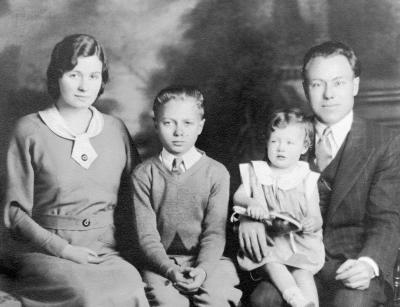 Verna Lee (Beller), Leon Herbert, Lois Virginia, & Herbert Leon Kimes abt. 1935.jpg