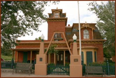 u40/bearpaw/medium/32572202.ailman_house.jpg