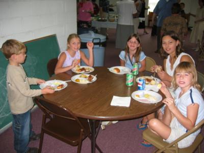 u40/beulahchapel/medium/32602846.2004Aug15ChurchDinnerforDavid2004Aug15ChurchDinnerforDavid005.jpg