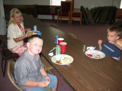 u40/beulahchapel/medium/32602847.2004Aug15ChurchDinnerforDavid2004Aug15ChurchDinnerforDavid006.jpg