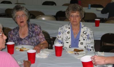 u40/beulahchapel/medium/32602867.2004Aug15ChurchDinnerforDavid2004Aug15ChurchDinnerforDavid026.jpg